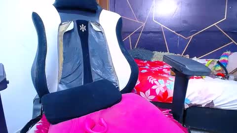 Snapshot of emilytssweet chatting on 09-27-25, 03:39 Emily online show from 09-27-25, 03:39