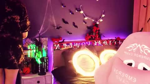 Emily online show from 10-29-25, 02:25