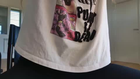 Snapshot of emilyweed chatting on 10-29-25, 11:56 Emily ---- online show from 10-29-25, 11:56