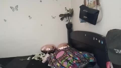 Snapshot of emilywhitee_ chatting on 03-10-26, 02:27 Valentina independent model online show from 03-10-26, 02:27