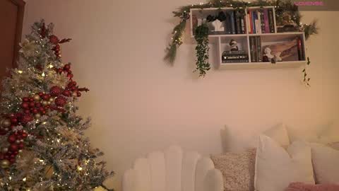 Snapshot of emilyxrose_ chatting on 12-12-24, 07:15 IG thickemmsss online show from 12-12-24, 07:15