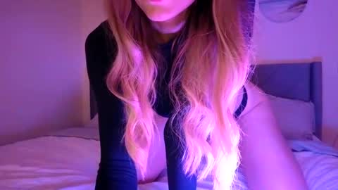 Snapshot of emilyy_miller chatting on 09-27-25, 03:22 emilly online show from 09-27-25, 03:22