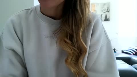 Snapshot of emilyy_miller chatting on 10-14-25, 05:36 emilly online show from 10-14-25, 05:36