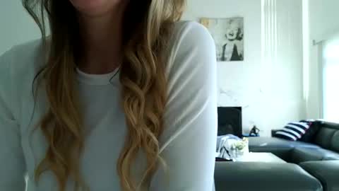 Snapshot of emilyy_miller chatting on 10-16-25, 09:16 emilly online show from 10-16-25, 09:16