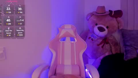 Snapshot of emilyymiller chatting on 02-24-25, 05:20 Emily online show from 02-24-25, 05:20