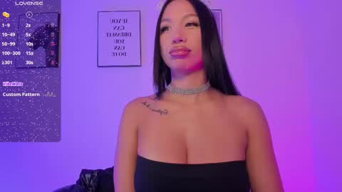 Snapshot of emilyymiller chatting on 11-17-25, 06:35 Emily online show from 11-17-25, 06:35