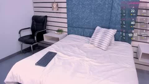 Snapshot of emilyzahar chatting on 09-08-25, 02:38 Emily online show from 09-08-25, 02:38