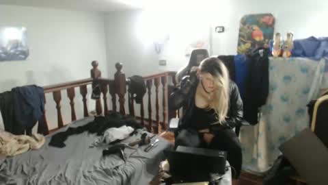 Snapshot of emma671 chatting on 01-25-25, 09:26 emma online show from 01-25-25, 09:26