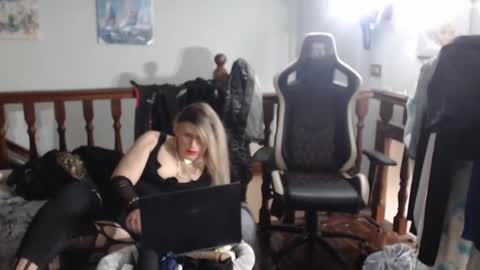 Snapshot of emma671 chatting on 03-10-25, 06:05 emma online show from 03-10-25, 06:05