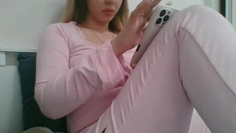 emma_991 online show from 04-16-26, 08:15