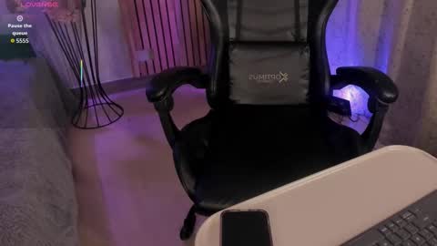 Snapshot of emma_____________ chatting on 11-21-25, 10:41 online show from 11-21-25, 10:41