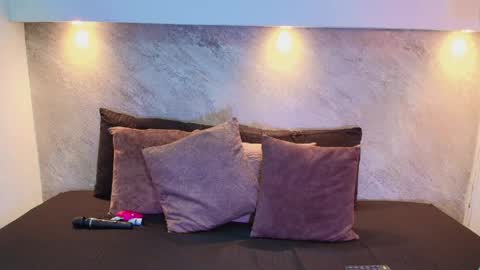 Emma online show from 05-17-26, 03:59