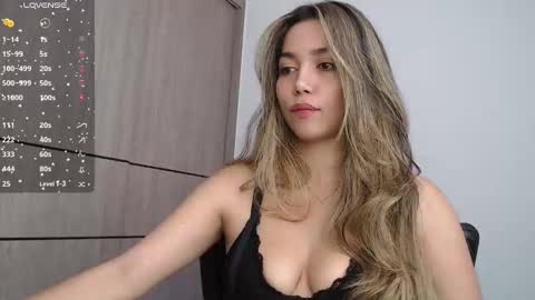 Snapshot of emma_aaa chatting on 12-06-24, 01:00 Rocio online show from 12-06-24, 01:00