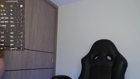 Snapshot of emma_aaa chatting on 01-06-25, 08:57 Rocio online show from 01-06-25, 08:57