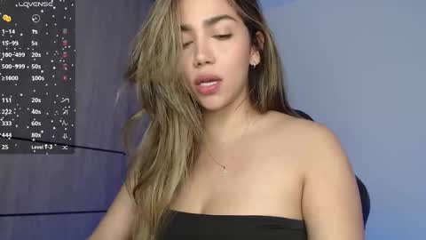 Snapshot of emma_aaa chatting on 01-25-25, 05:29 Rocio online show from 01-25-25, 05:29