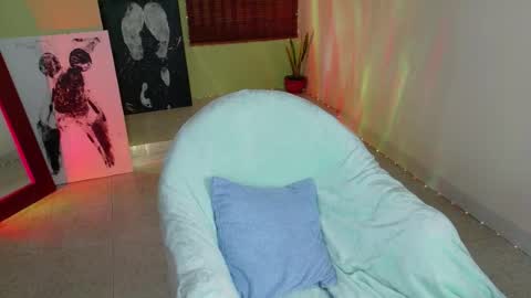 Snapshot of emma_blanco chatting on 02-10-26, 07:07 Emma online show from 02-10-26, 07:07