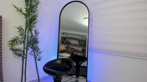 Snapshot of emma_bloom__ chatting on 02-20-25, 02:02 Emma Bloom online show from 02-20-25, 02:02