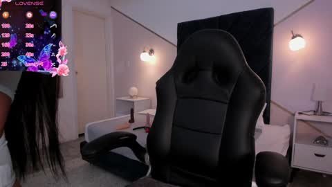 Snapshot of emma_carterr1 chatting on 01-27-25, 10:16 pau online show from 01-27-25, 10:16
