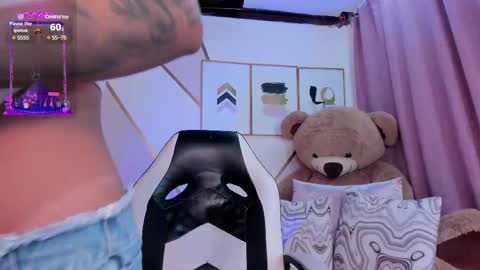 Snapshot of emma_carterr1 chatting on 02-23-25, 10:20 pau online show from 02-23-25, 10:20