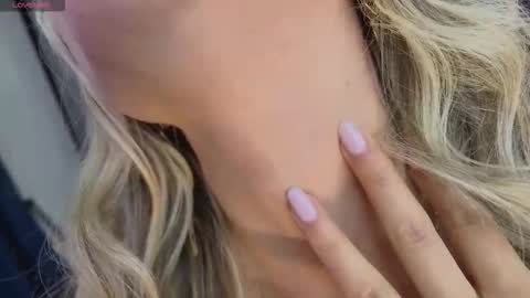 emma coronel online show from 10-19-25, 11:27