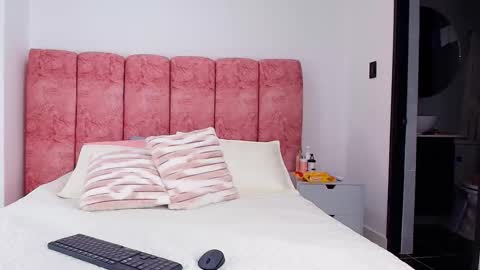 Emma online show from 11-08-25, 03:18