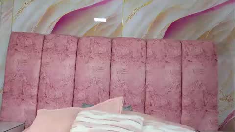 Snapshot of emma_curvy1 chatting on 06-17-26, 03:09 Emma online show from 06-17-26, 03:09