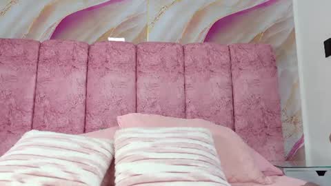 Snapshot of emma_curvy1 chatting on 06-18-26, 03:07 Emma online show from 06-18-26, 03:07