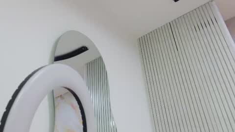 Snapshot of emma_curvy1 chatting on 06-20-26, 03:09 Emma online show from 06-20-26, 03:09