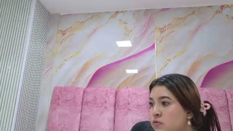 Snapshot of emma_curvy1 chatting on 06-24-26, 03:05 Emma online show from 06-24-26, 03:05