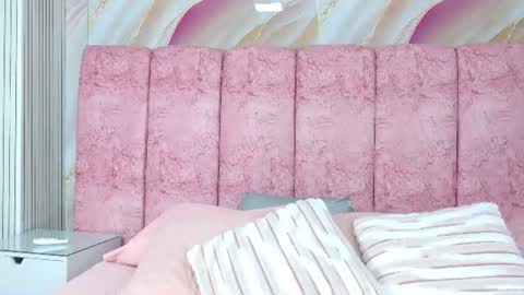 Snapshot of emma_curvy1 chatting on 06-26-26, 03:11 Emma online show from 06-26-26, 03:11