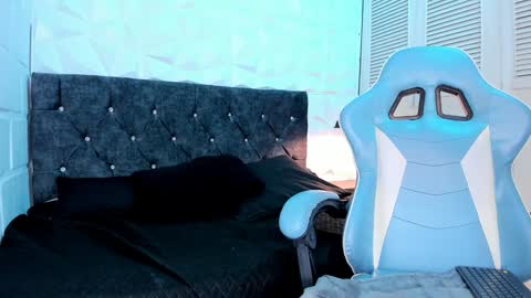 emma_dl2 online show from 01-16-25, 06:16