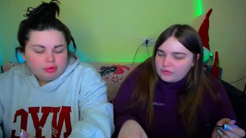 Snapshot of emma_dorn chatting on 12-05-25, 06:44 Eva online show from 12-05-25, 06:44