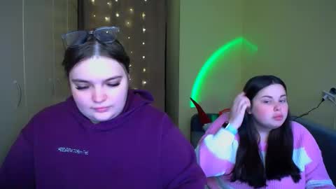 Snapshot of emma_dorn chatting on 12-14-25, 07:36 Eva online show from 12-14-25, 07:36