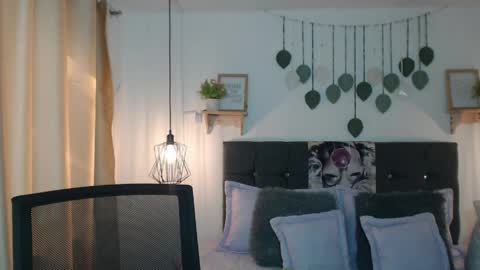 Tell me Emma online show from 04-06-26, 01:45