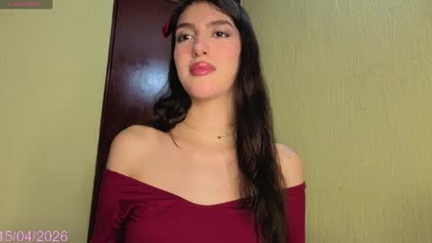 Snapshot of emma_hottson chatting on 04-15-26, 11:38 Emma 3 online show from 04-15-26, 11:38