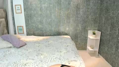 Snapshot of emma_johnsson1 chatting on 12-15-25, 05:44 emma_johnsson1 online show from 12-15-25, 05:44