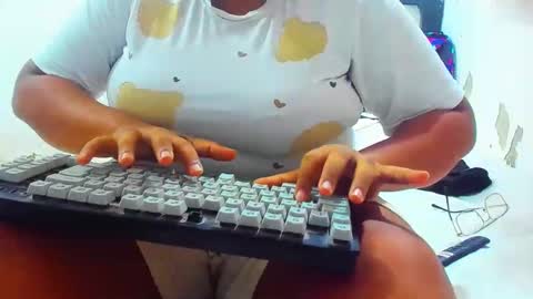Snapshot of emma_lein chatting on 05-24-26, 01:54 emma_lein online show from 05-24-26, 01:54
