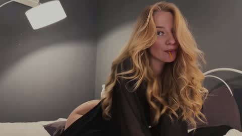 Snapshot of emma_lov2 chatting on 02-06-25, 04:14 Emma Voss online show from 02-06-25, 04:14