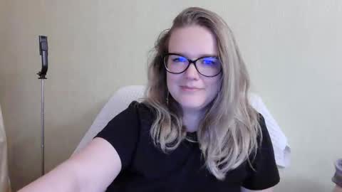 Snapshot of emma_misty_ chatting on 09-29-25, 04:56 emma_misty_ online show from 09-29-25, 04:56