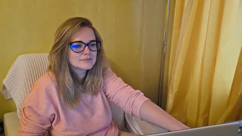 Snapshot of emma_misty_ chatting on 10-13-25, 02:06 emma_misty_ online show from 10-13-25, 02:06