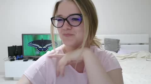 emma_misty_ online show from 04-15-26, 08:20