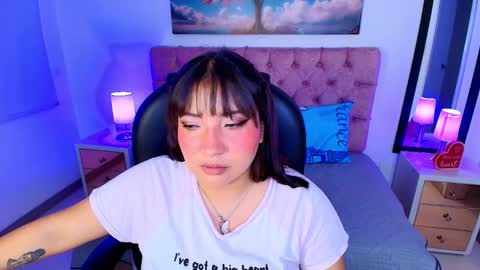 Emma Monserratt online show from 11-21-25, 08:40