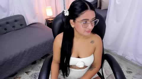 Snapshot of emma_morrison chatting on 10-10-25, 01:37 emma_morrison online show from 10-10-25, 01:37