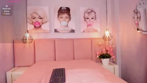 Emma online show from 09-12-25, 02:44