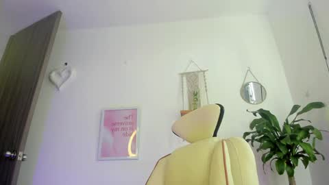 Emma online show from 04-03-26, 03:43