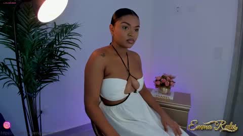 Snapshot of emma_rules99 chatting on 02-20-25, 02:46 Emma online show from 02-20-25, 02:46