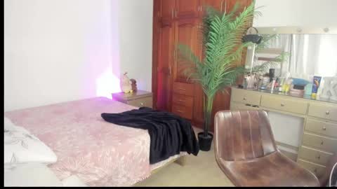 Snapshot of emma_rules99 chatting on 09-09-25, 11:59 Emma online show from 09-09-25, 11:59