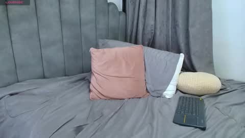 emma_saenz01 online show from 05-14-26, 11:44