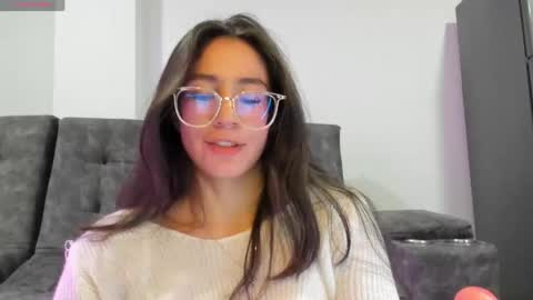 Snapshot of emma_sandovaal chatting on 05-18-26, 04:07 Emma online show from 05-18-26, 04:07