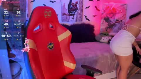 Snapshot of emma_soffia chatting on 10-28-25, 07:05 EMMA online show from 10-28-25, 07:05